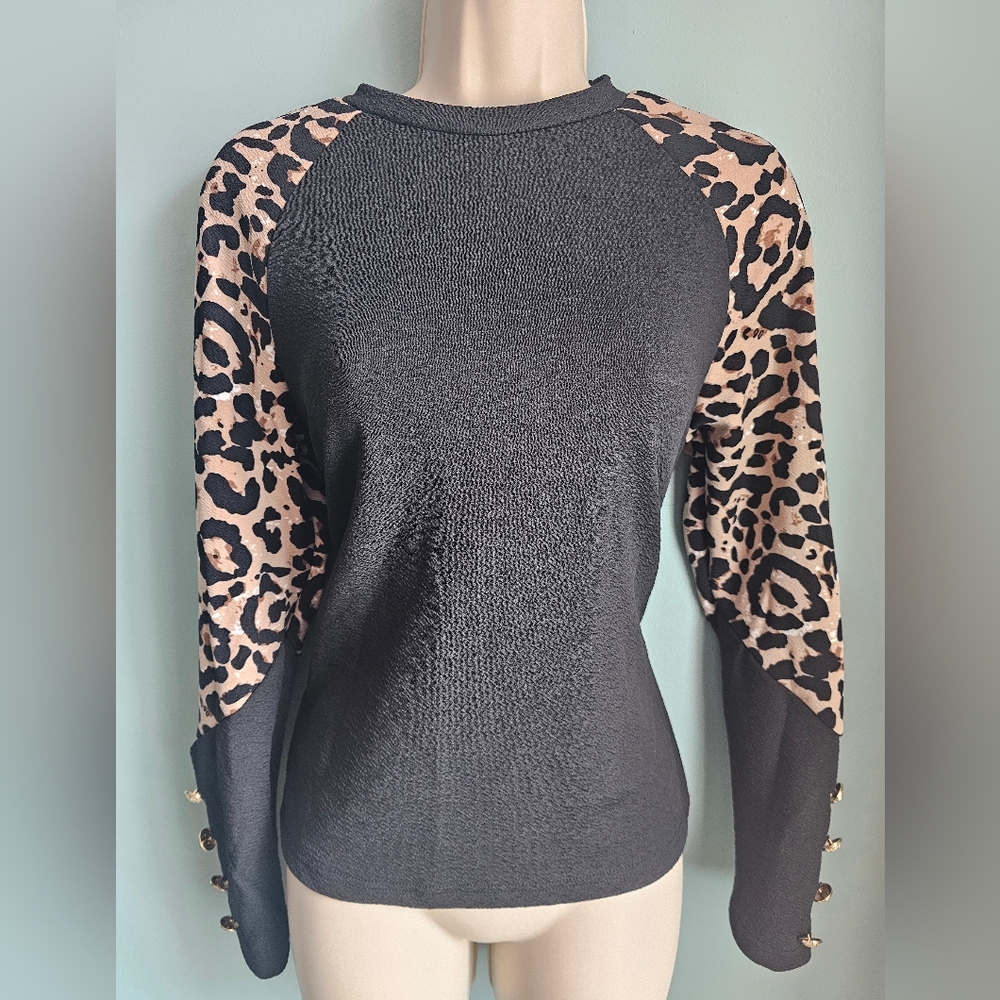 Long sleeve leopard top size S